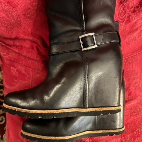 UGG Ellecia Black Sheepskin Wedge Boots Good Condition Size 10 - Picture 2 of 7